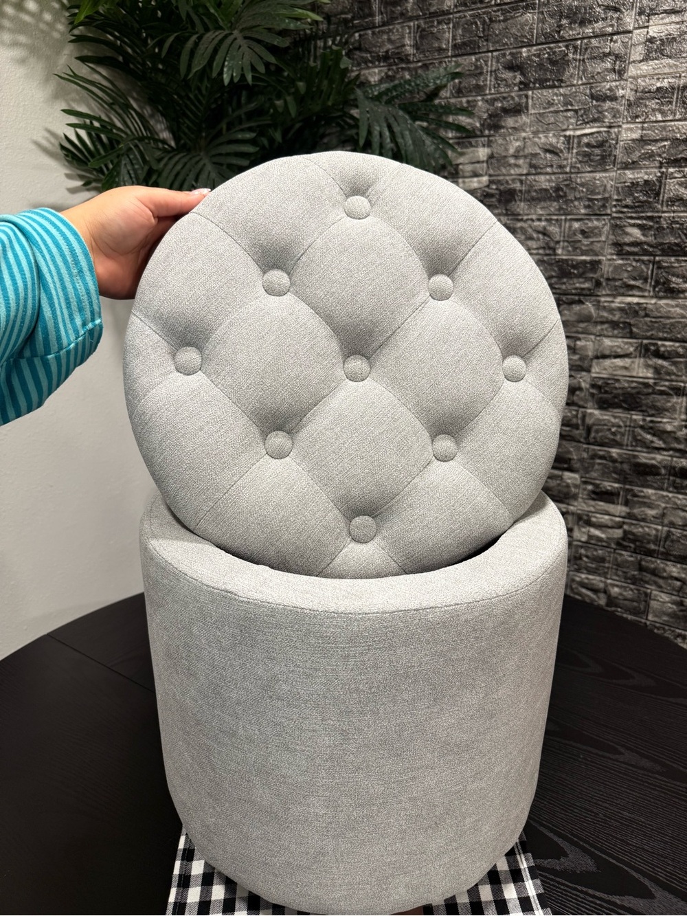 Gorgeous quilted ottoman grey and black 🩶🖤